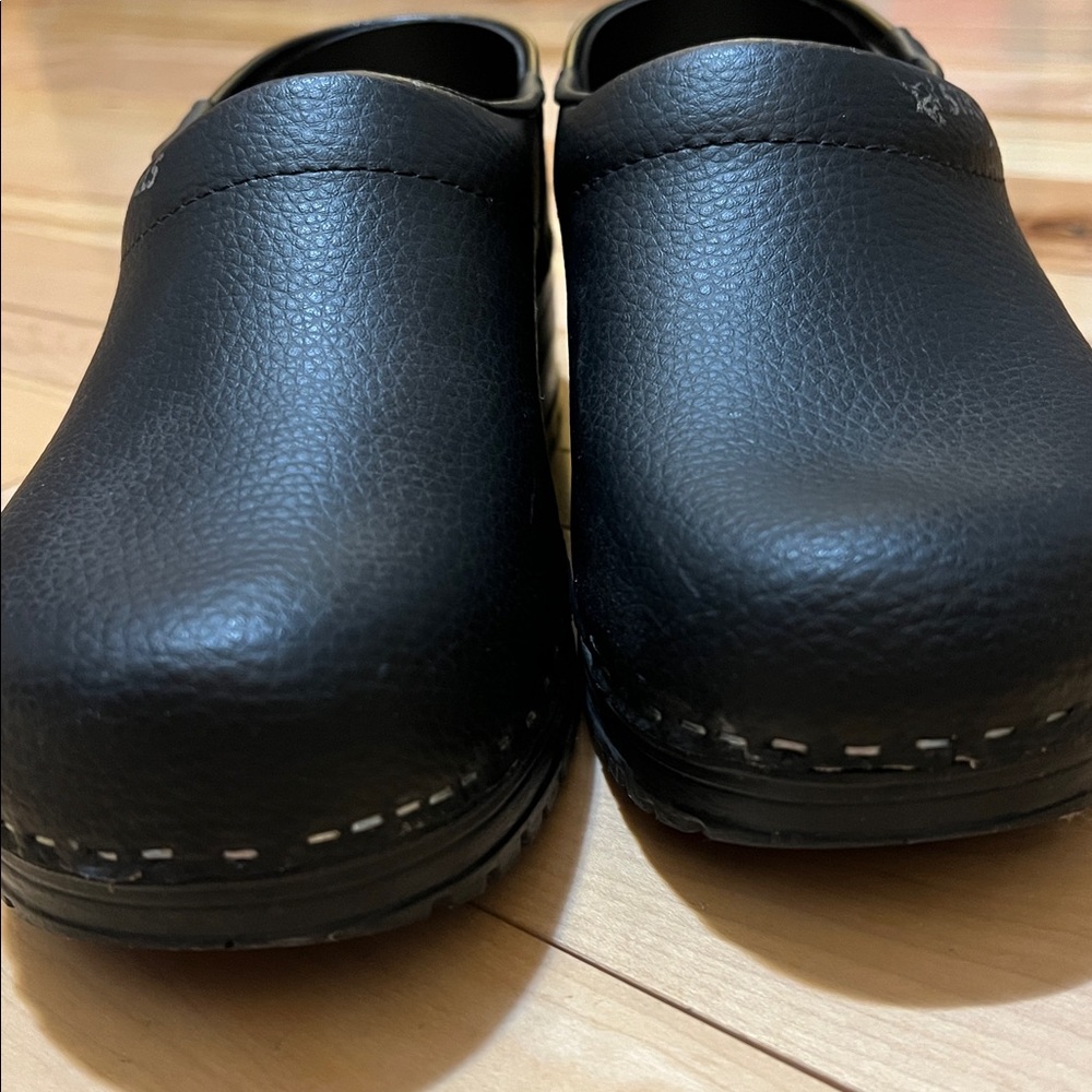 Strovels 304 Black Leather Clogs - Picture 10 of 16